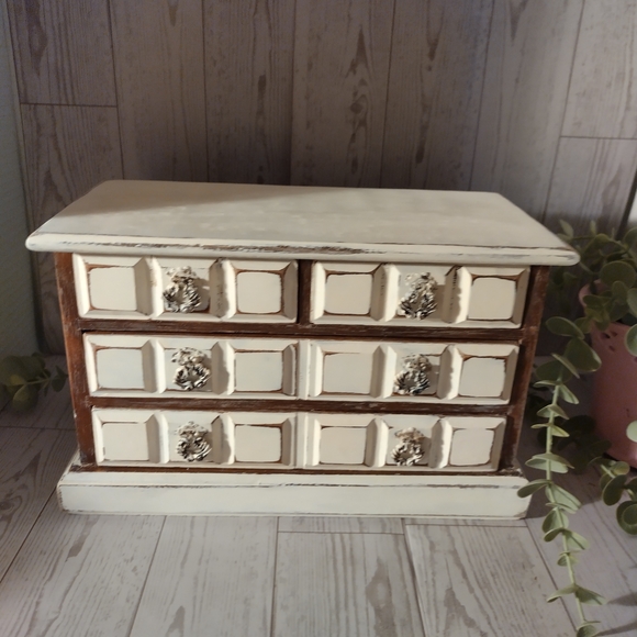 Vintage Upcycled Ivory Chic Farmhouse Musical Jewelry Box with Velvet Lining - Picture 7 of 7